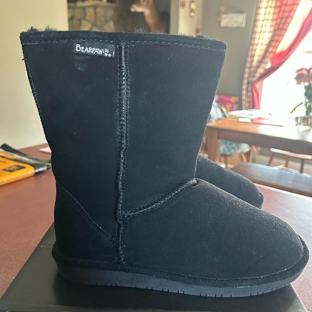 BearPaw Black Boots with Plush Lining